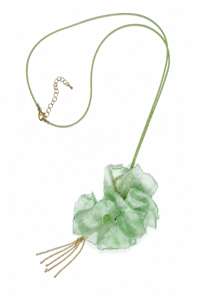Naszyjnik z materiałowymi kwiatami – pistacjowa lekkość i kobiecy styl_B019.png