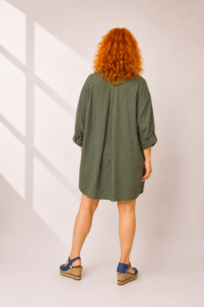Oliwkowy lniany komplet oversize – koszula i szorty_KP001A.png