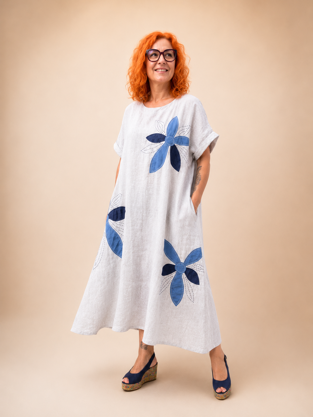 Sukienka oversize z niebieskim motywem kwiatowym Off White